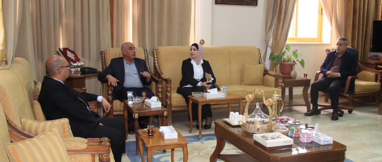 بحث سبل تعزيز التعاون بين جامعة الحسين بن طلال  والاتحاد النسائي الأردني العام.